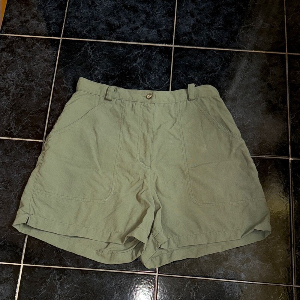 The North Face Green Cargo Shorts Relaxed Fit